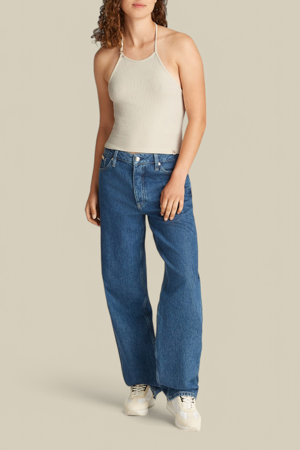 תמונת כל הלוק של גופיית הולטר